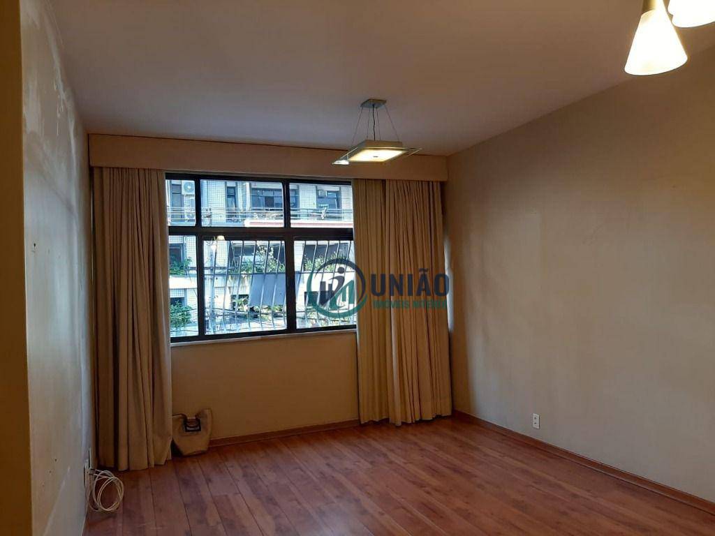 Apartamento à venda com 2 quartos, 75m² - Foto 2