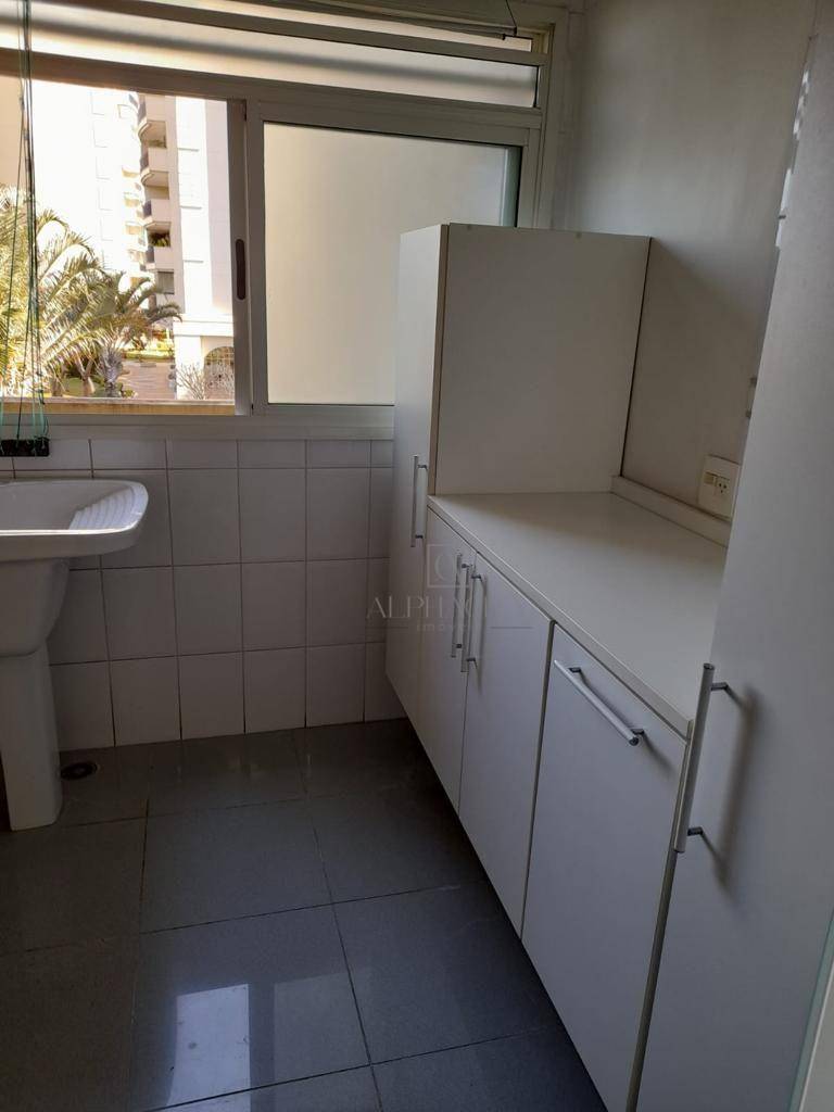 Apartamento para alugar com 3 quartos, 139m² - Foto 2