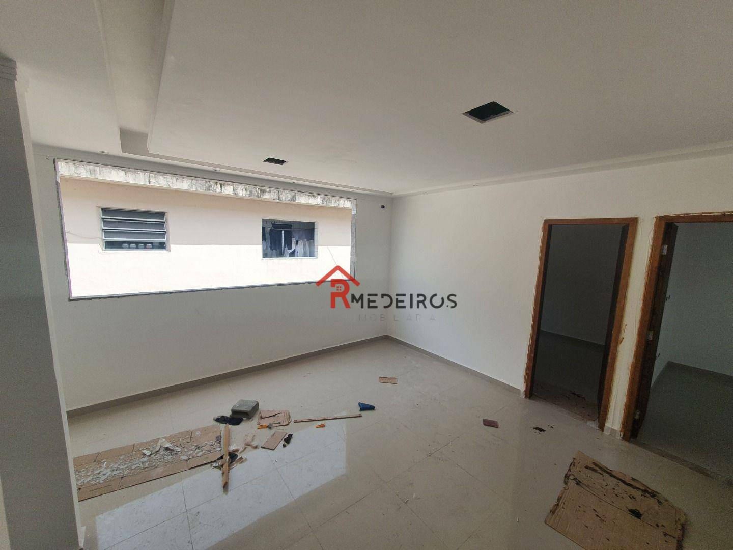 Casa à venda com 2 quartos, 61m² - Foto 2