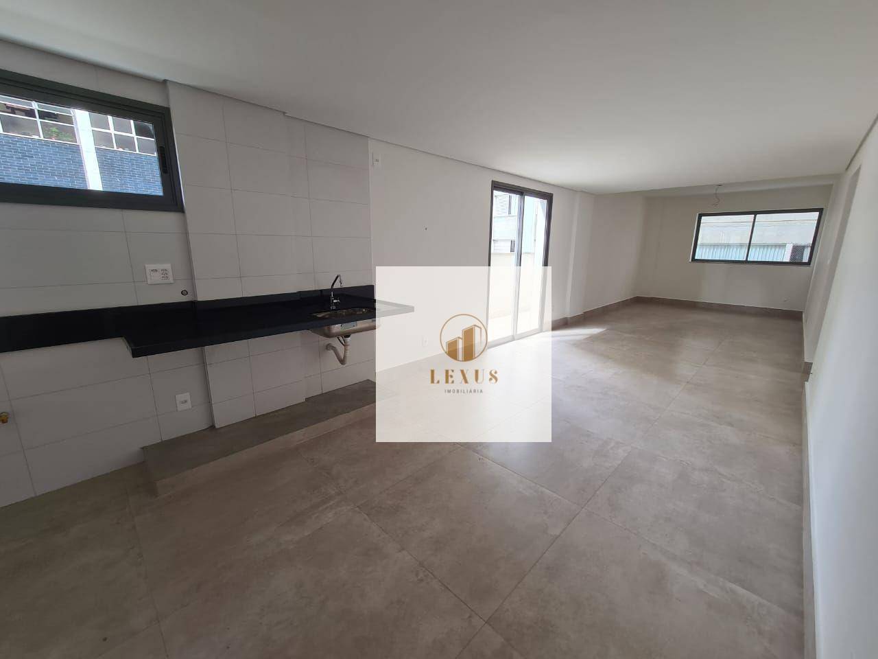 Apartamento à venda com 3 quartos, 94m² - Foto 1