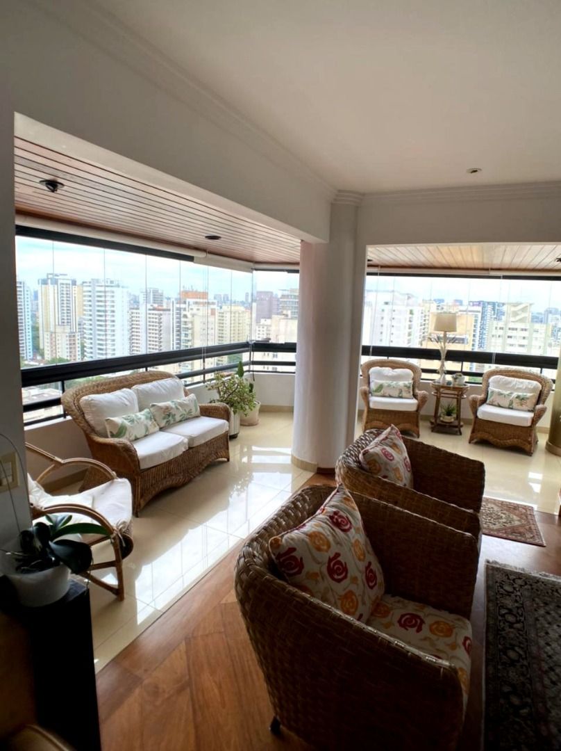 Apartamento à venda com 4 quartos, 220m² - Foto 18