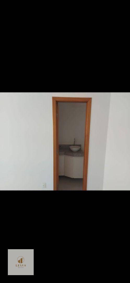 Apartamento à venda com 3 quartos, 84m² - Foto 2