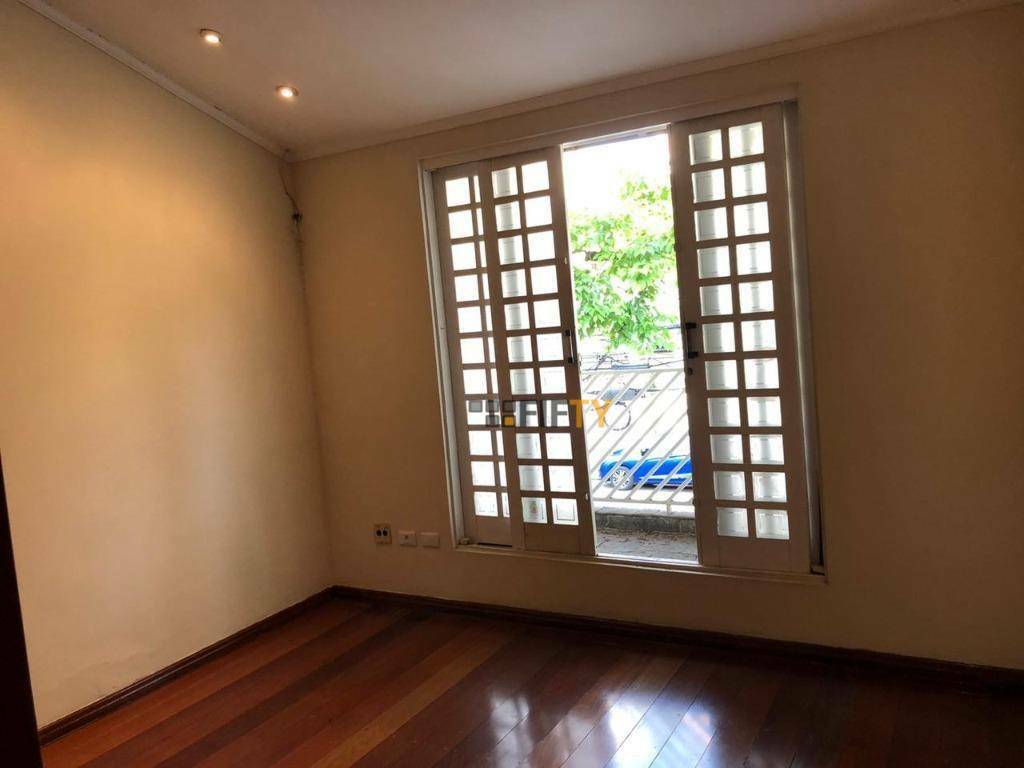 Casa à venda e aluguel com 6 quartos, 200m² - Foto 11