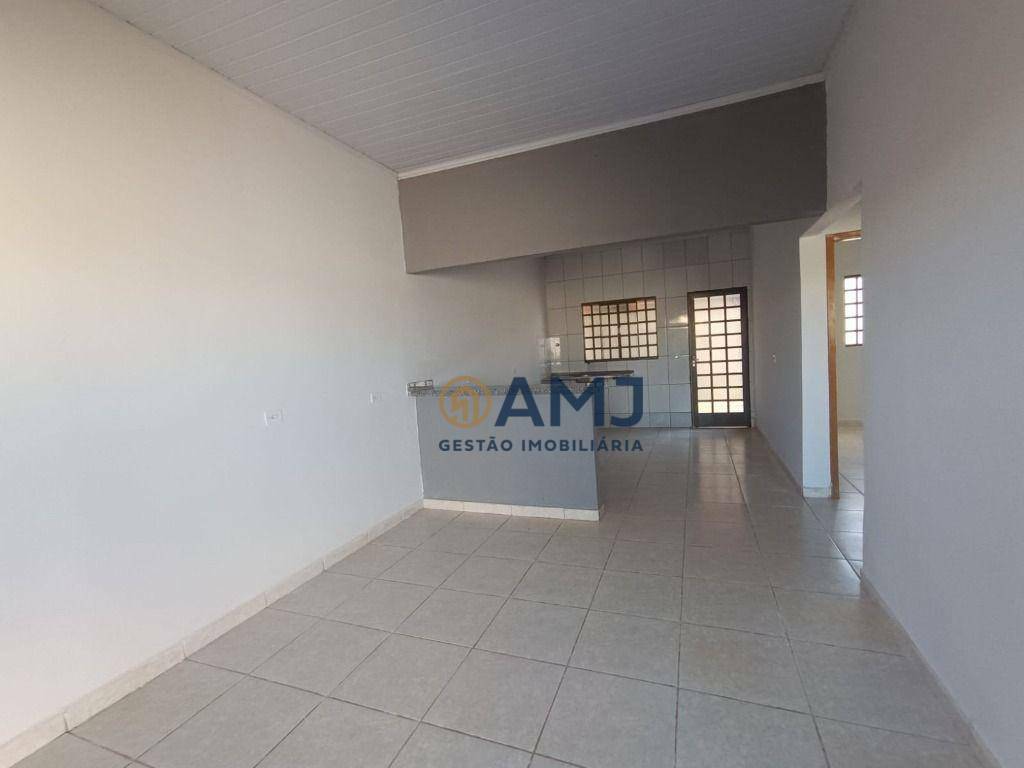 Casa para alugar com 2 quartos, 64m² - Foto 3