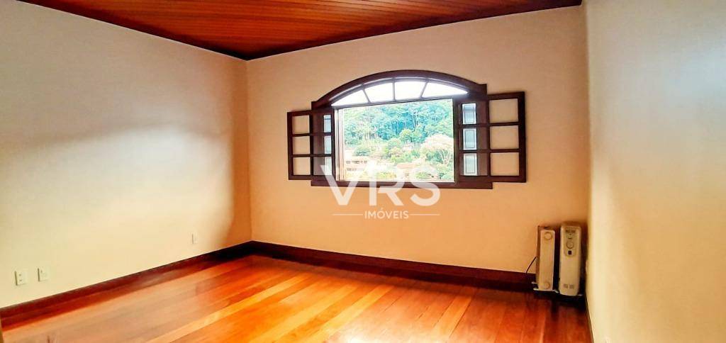 Casa à venda com 4 quartos, 260m² - Foto 19