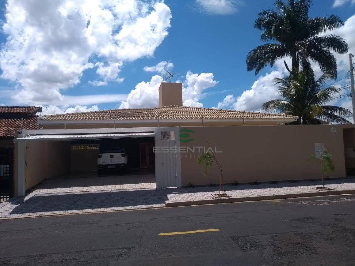 Casa à venda e aluguel com 4 quartos, 300m² - Foto 1