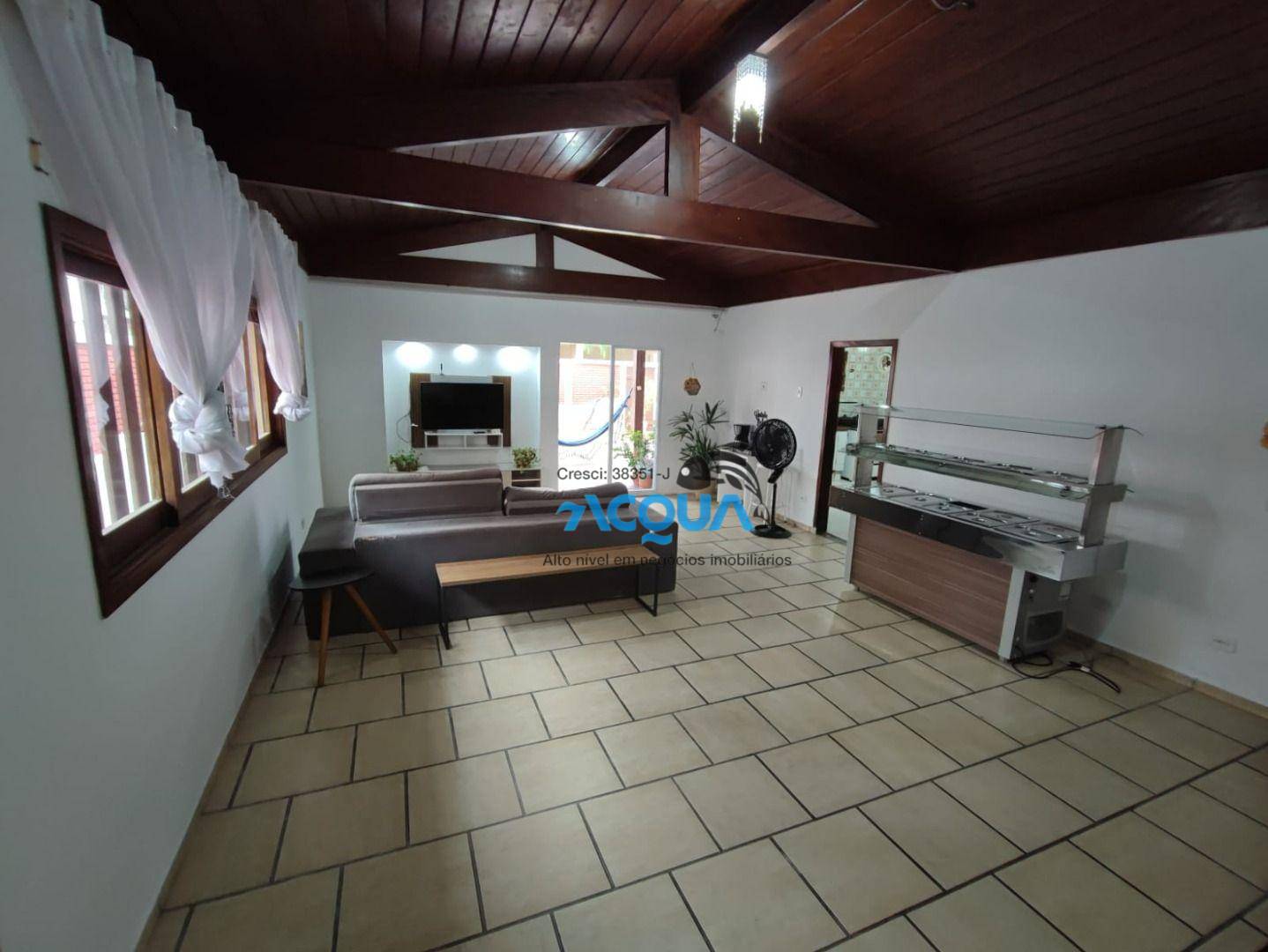 Casa à venda com 5 quartos, 200m² - Foto 3