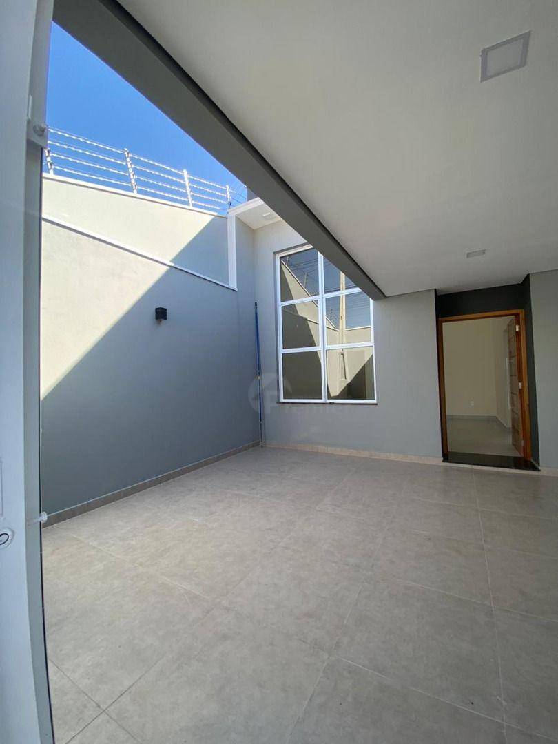 Casa à venda com 3 quartos, 104m² - Foto 2