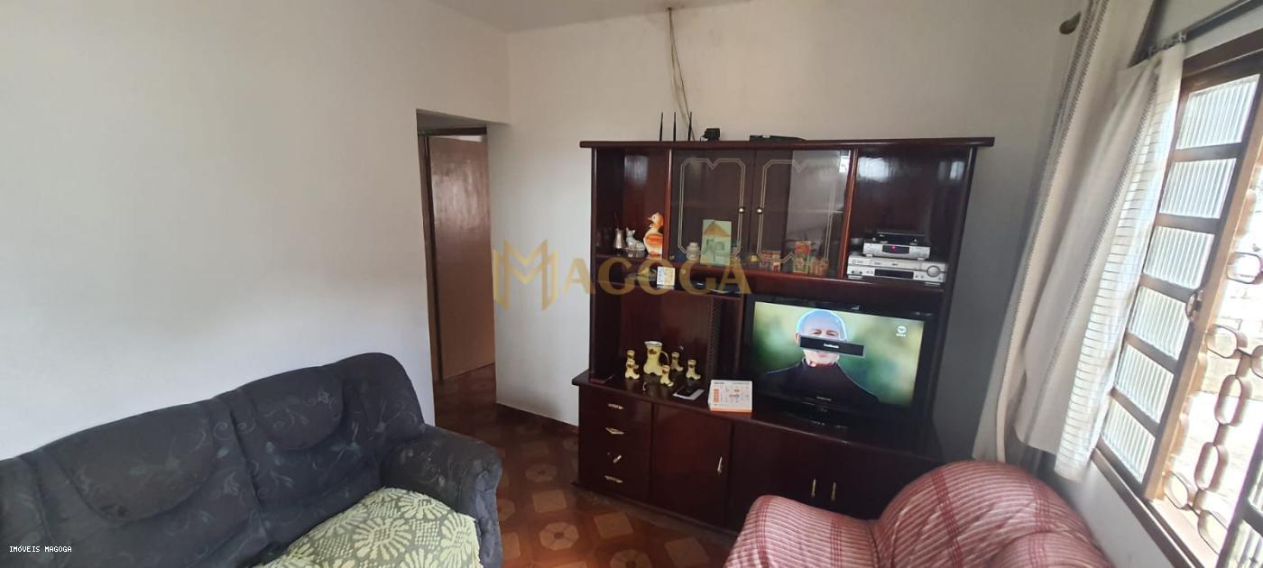 Casa à venda com 2 quartos, 250m² - Foto 4