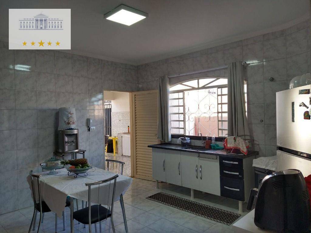 Casa à venda com 3 quartos, 212m² - Foto 4