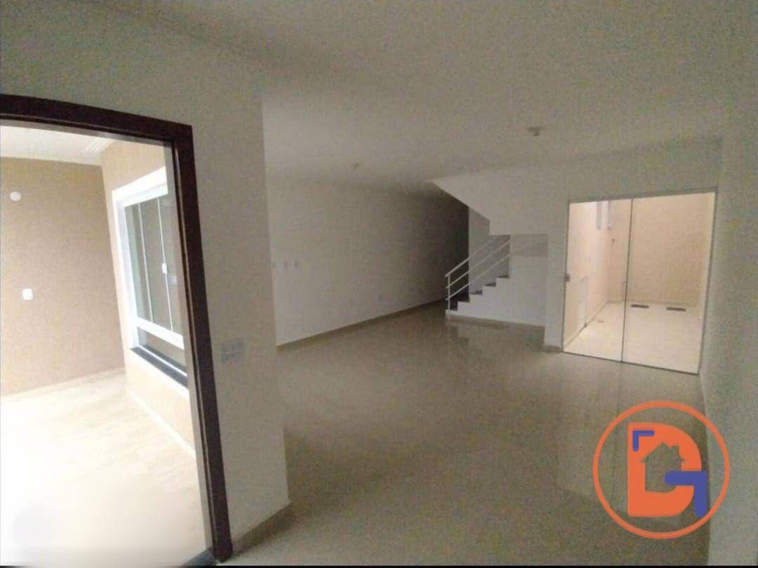 Casa à venda com 4 quartos, 180m² - Foto 4