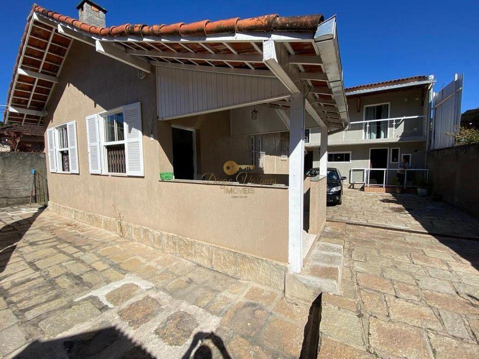 Casa à venda com 4 quartos, 361m² - Foto 1