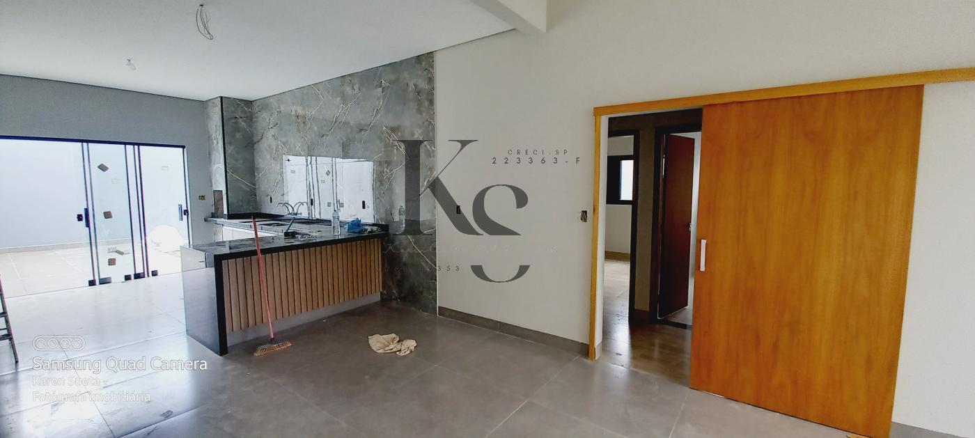 Casa à venda com 3 quartos, 250m² - Foto 1