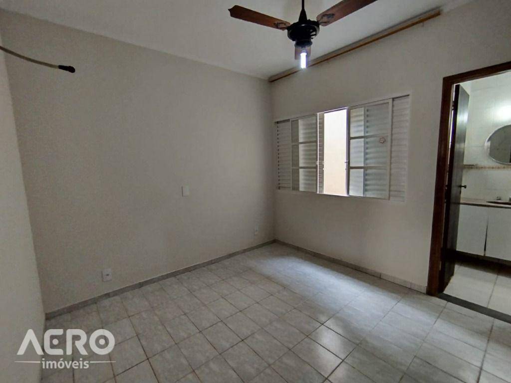 Casa para alugar com 3 quartos, 200m² - Foto 11