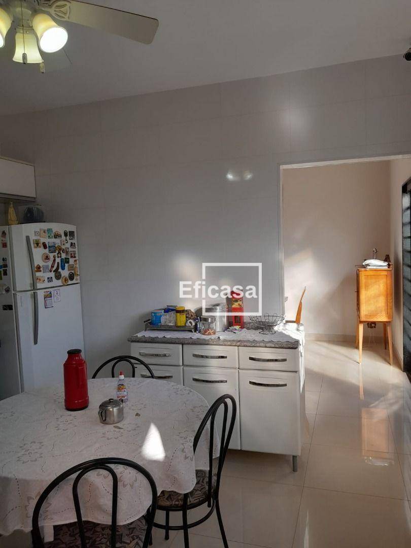 Casa à venda com 3 quartos, 270m² - Foto 17