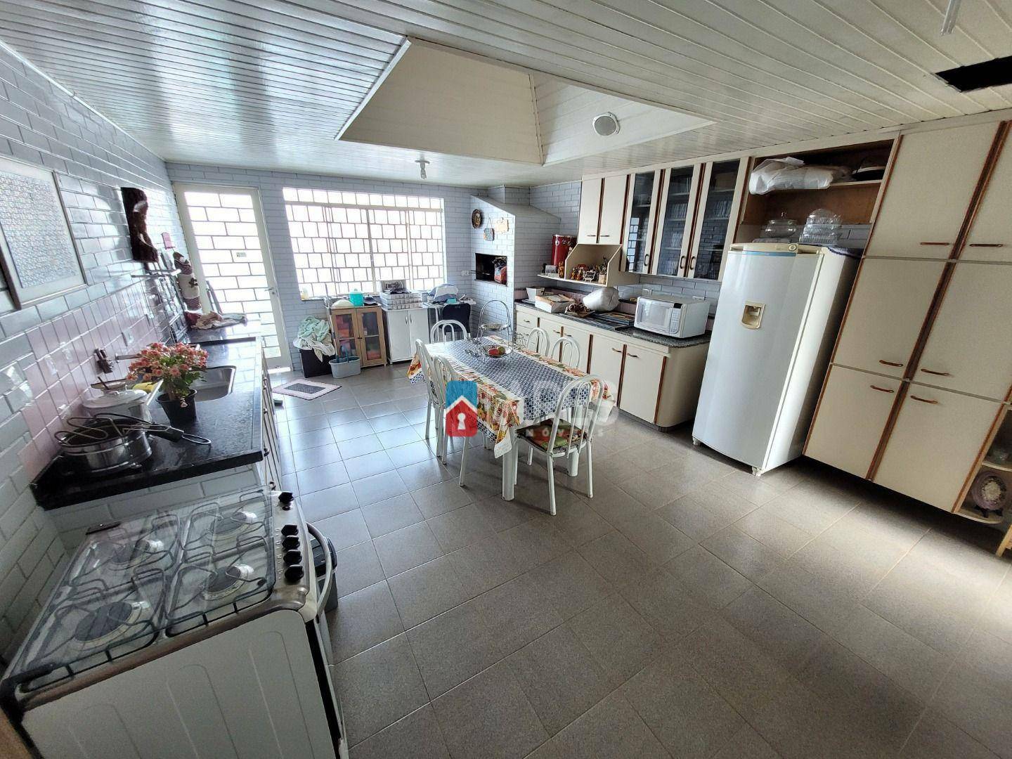 Casa à venda com 3 quartos, 203m² - Foto 7