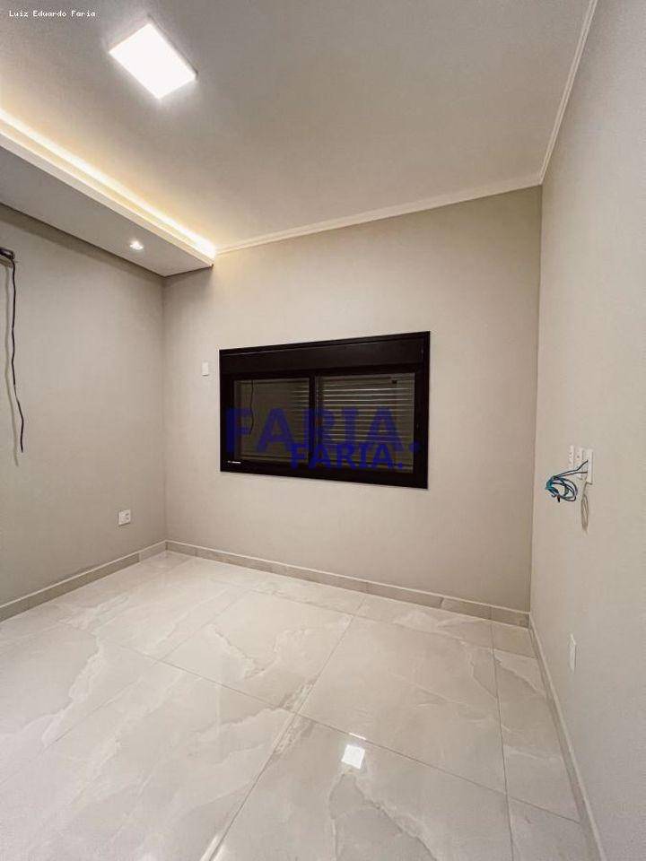 Casa à venda com 3 quartos, 204m² - Foto 10