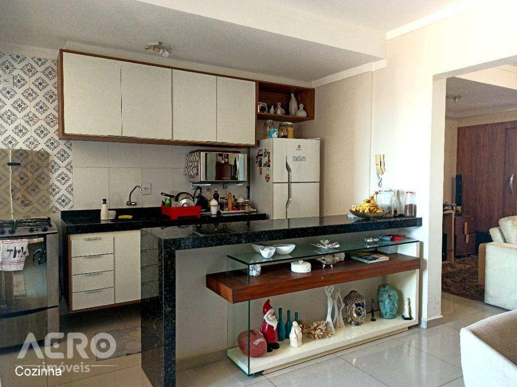 Apartamento à venda com 2 quartos, 75m² - Foto 3