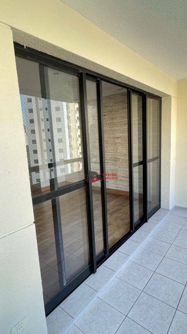 Apartamento à venda com 3 quartos, 123m² - Foto 2