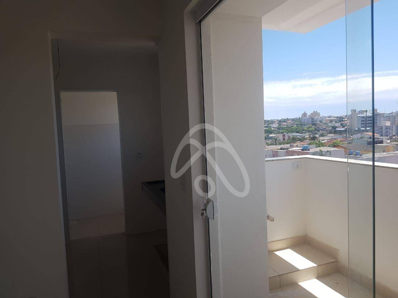 Apartamento à venda com 3 quartos, 150m² - Foto 2