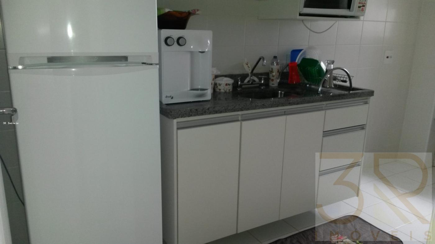 Apartamento à venda com 2 quartos, 70m² - Foto 2