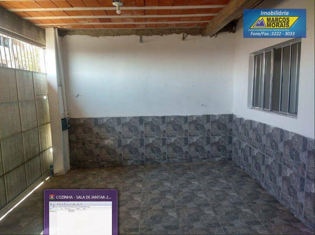 Casa à venda com 4 quartos, 250m² - Foto 2