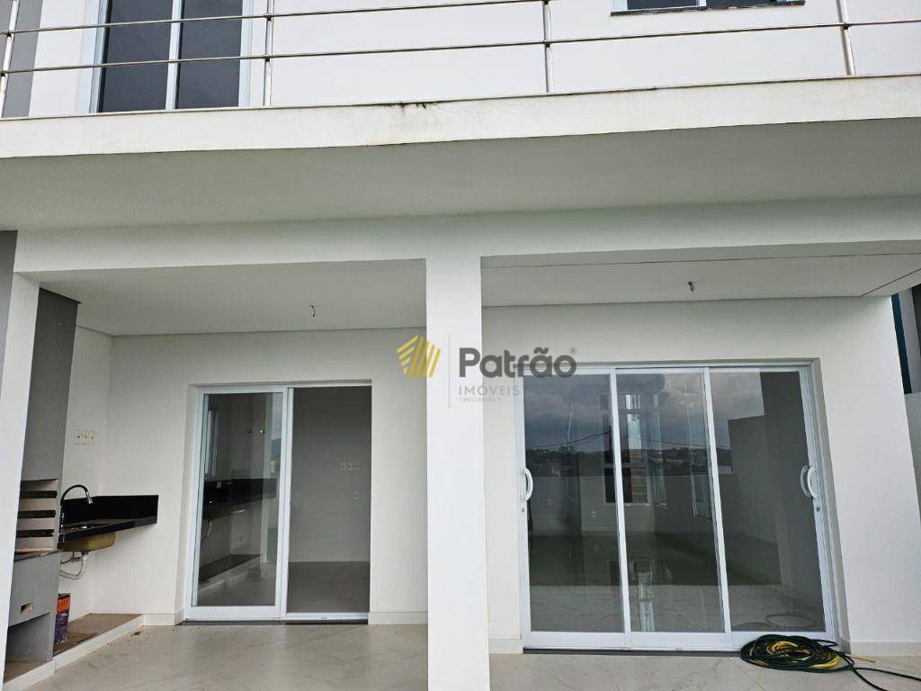 Sobrado à venda com 3 quartos, 160m² - Foto 1