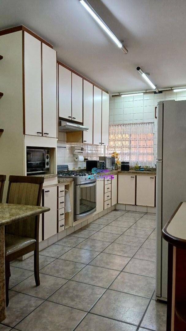 Casa à venda com 4 quartos, 355m² - Foto 6