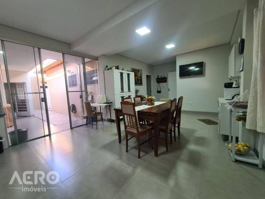 Casa à venda com 3 quartos, 248m² - Foto 26