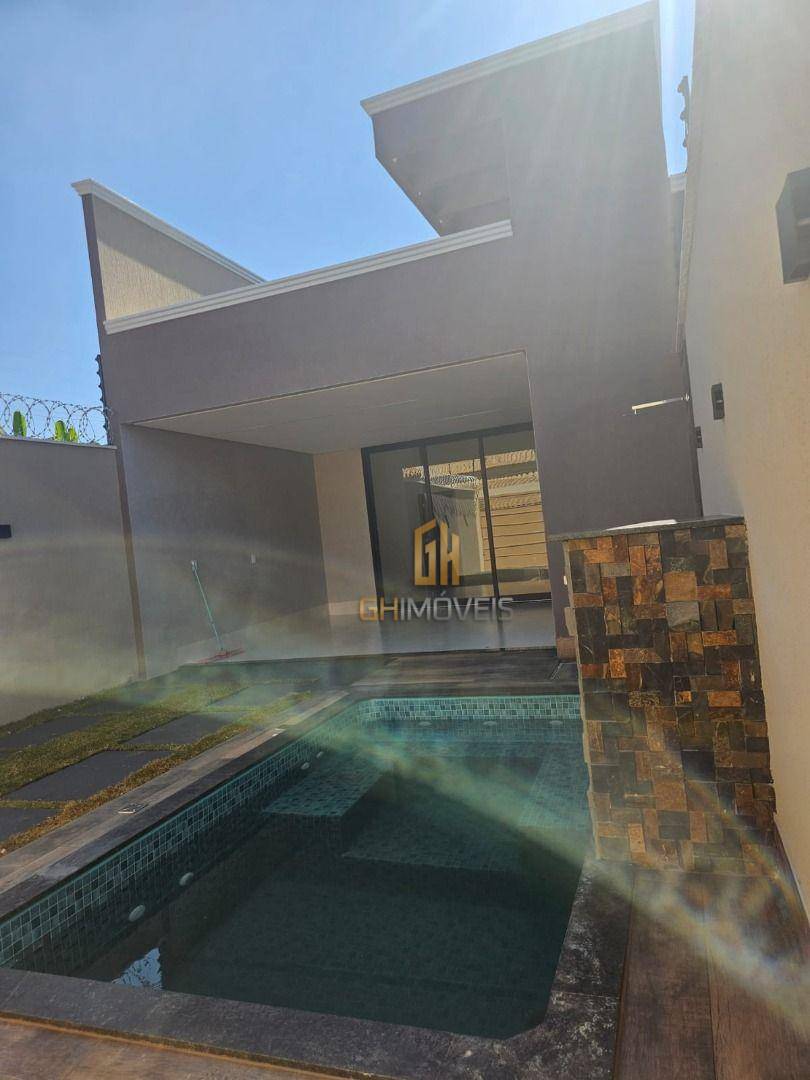 Casa à venda com 3 quartos, 138m² - Foto 1