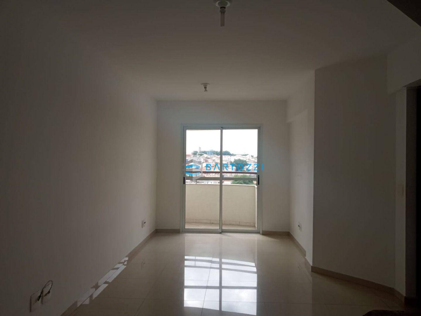 Apartamento à venda com 2 quartos, 70m² - Foto 3