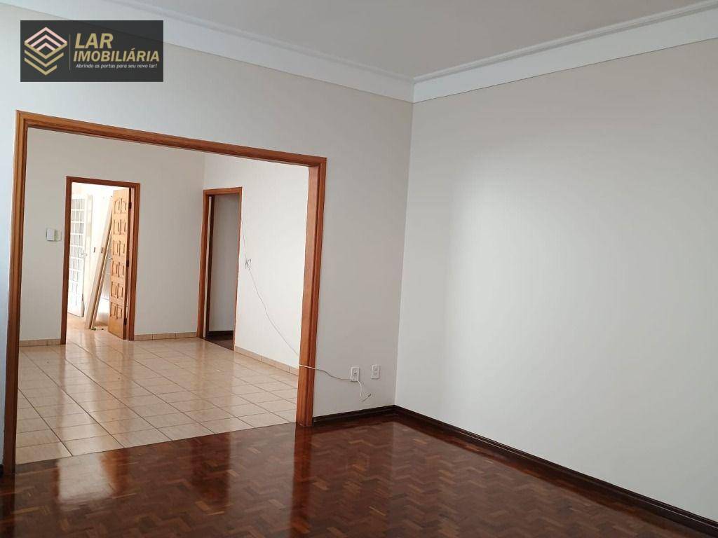 Casa para alugar com 3 quartos, 130m² - Foto 3