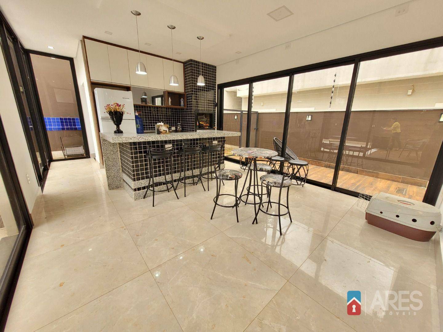 Casa de Condomínio à venda com 3 quartos, 254m² - Foto 5