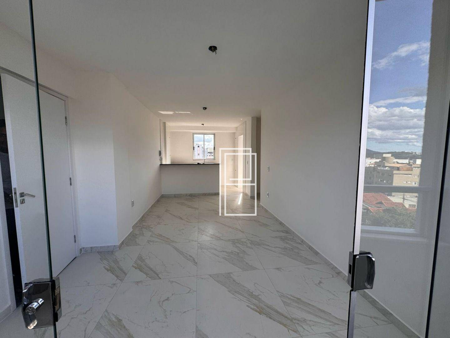 Apartamento à venda com 3 quartos, 77m² - Foto 3