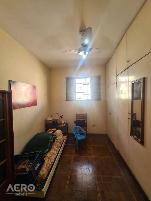 Casa à venda com 3 quartos, 316m² - Foto 27