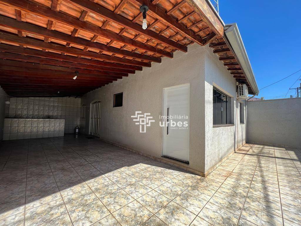 Casa à venda com 2 quartos, 108m² - Foto 1