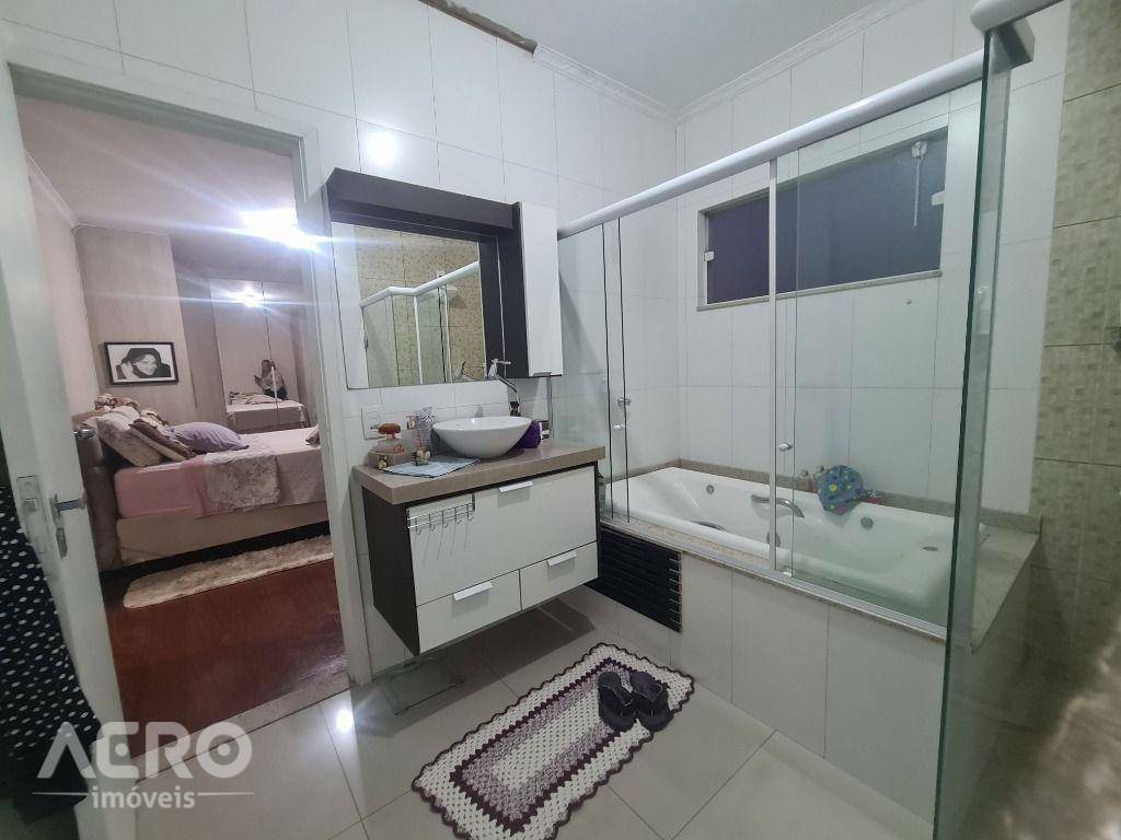 Casa à venda com 3 quartos, 210m² - Foto 25