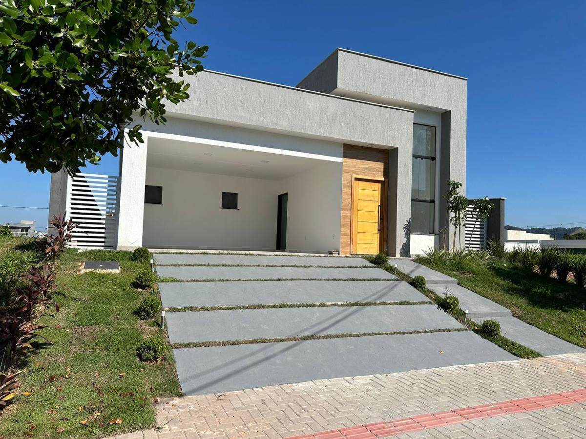 Casa à venda com 3 quartos, 360m² - Foto 1