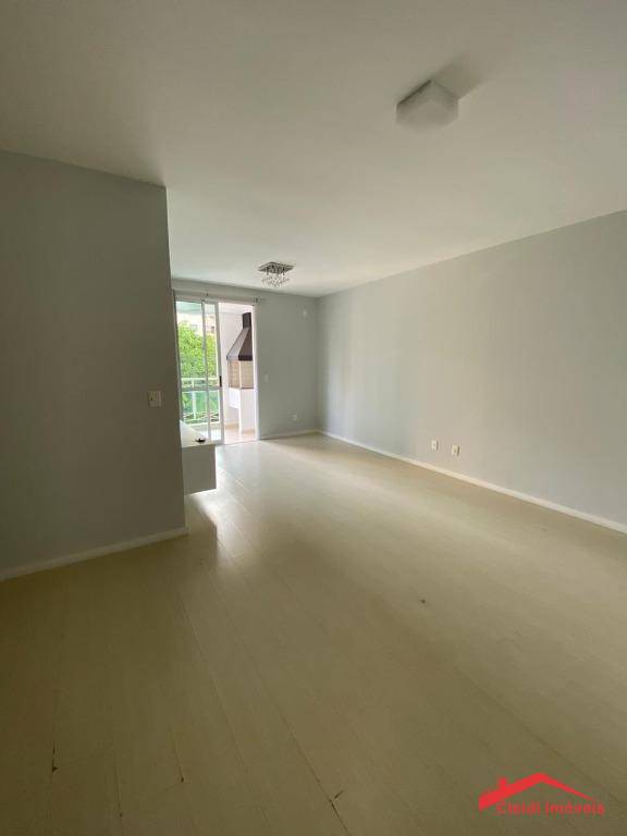 Apartamento à venda com 3 quartos, 105m² - Foto 4