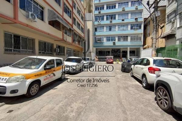 Apartamento à venda com 2 quartos, 75m² - Foto 4