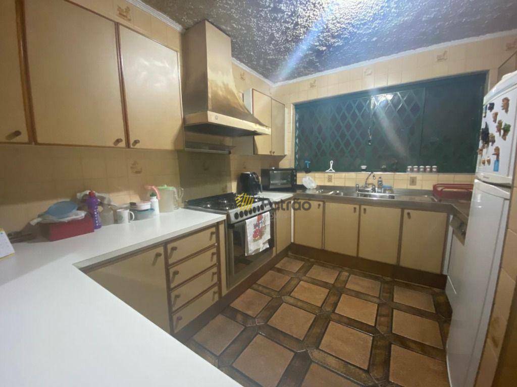 Sobrado à venda com 3 quartos, 205m² - Foto 2