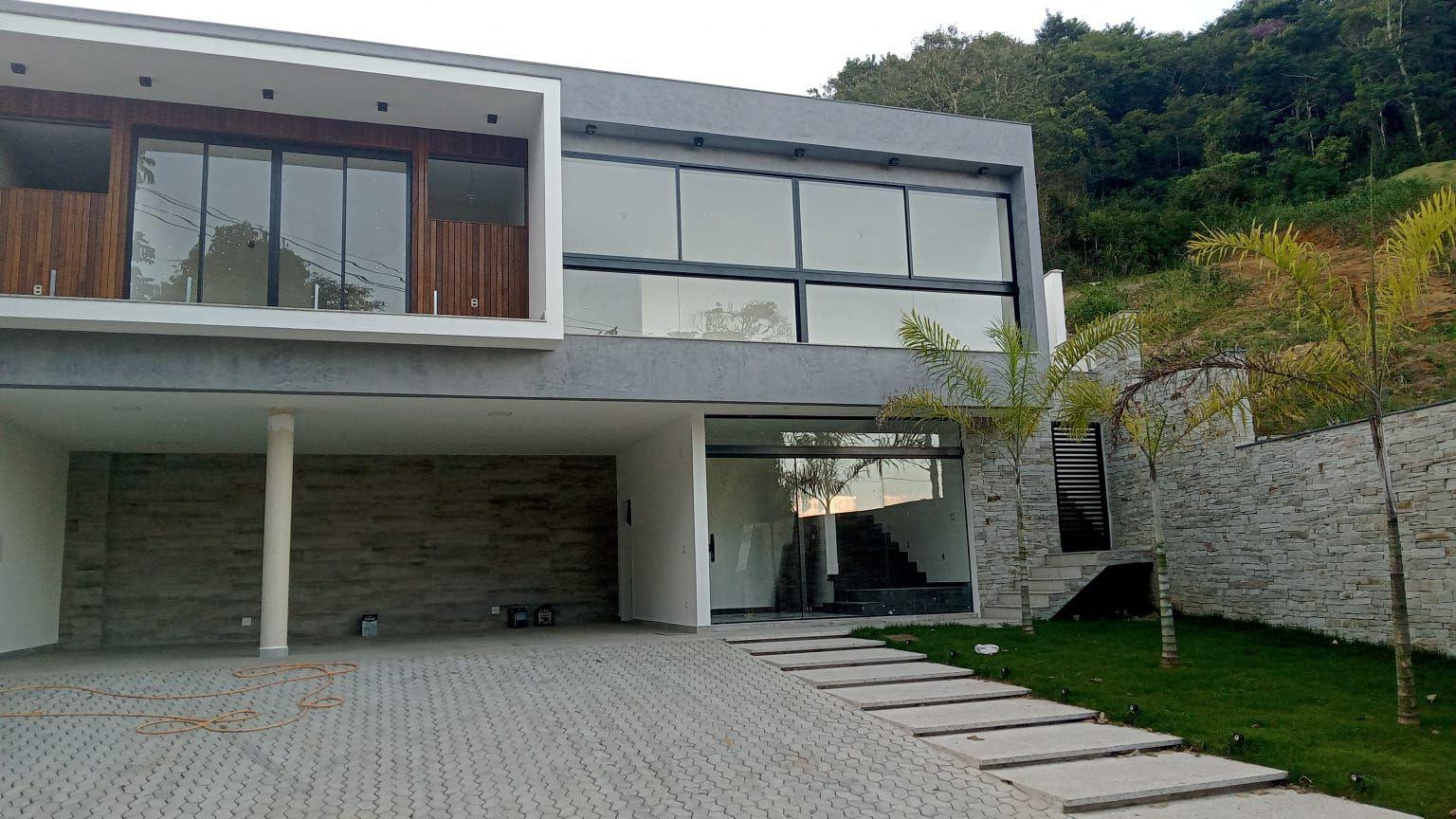 Casa de Condomínio à venda com 4 quartos, 400m² - Foto 1