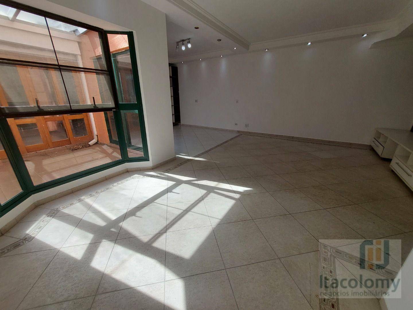 Casa de Condomínio para alugar com 3 quartos, 180m² - Foto 4