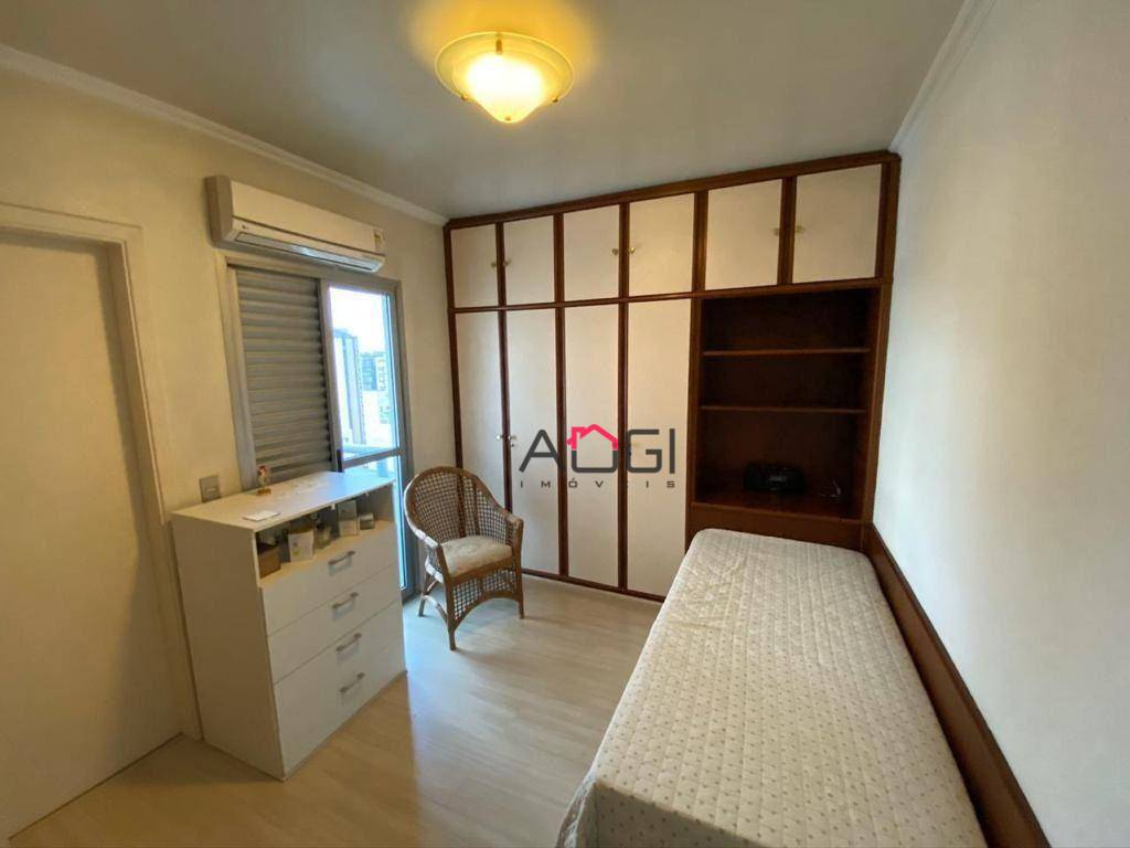 Apartamento para alugar com 3 quartos, 180m² - Foto 11