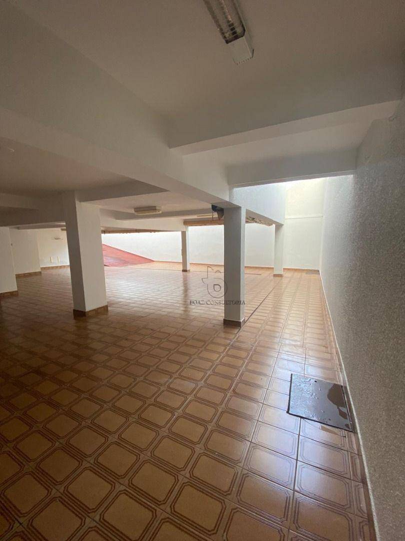 Casa para alugar com 3 quartos, 333m² - Foto 11