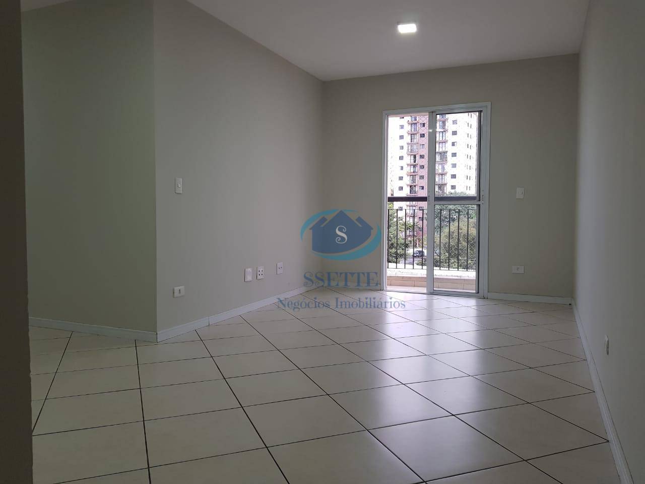 Apartamento à venda com 3 quartos, 66m² - Foto 1