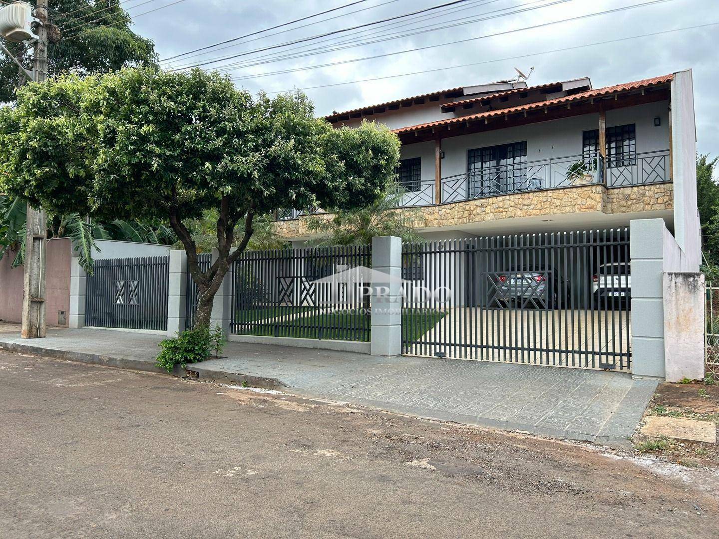Sobrado à venda com 3 quartos, 400m² - Foto 1