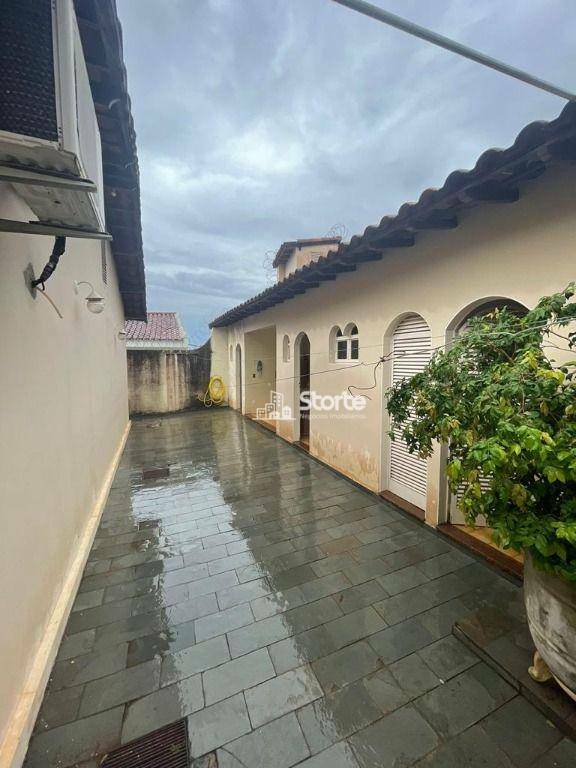 Casa à venda com 5 quartos, 305m² - Foto 18