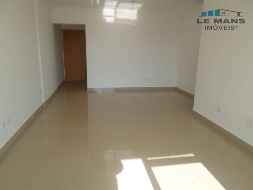 Apartamento à venda com 3 quartos, 118m² - Foto 2