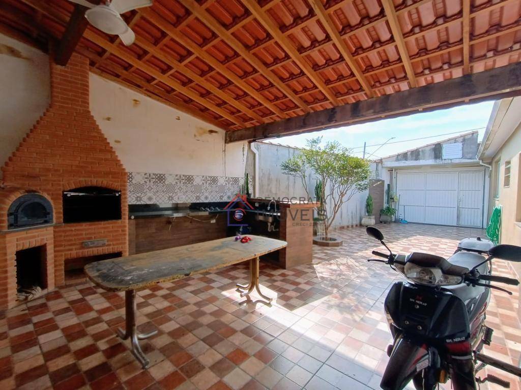 Casa à venda com 3 quartos, 240m² - Foto 10